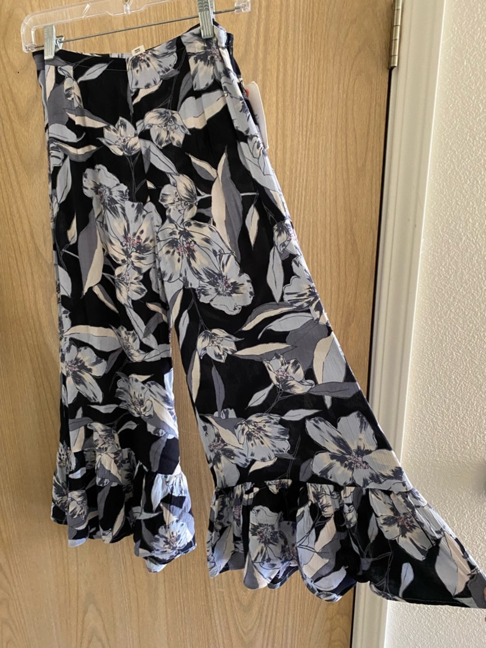 Billabong Blue & White Floral Ruffle-Hem Cropped Wide-Leg Pants - Picture 9 of 11